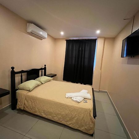 La Cubana Hotel & Suites Colon Buitenkant foto