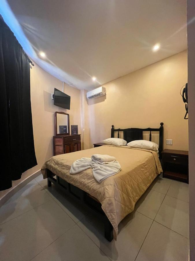 La Cubana Hotel & Suites Colon Buitenkant foto