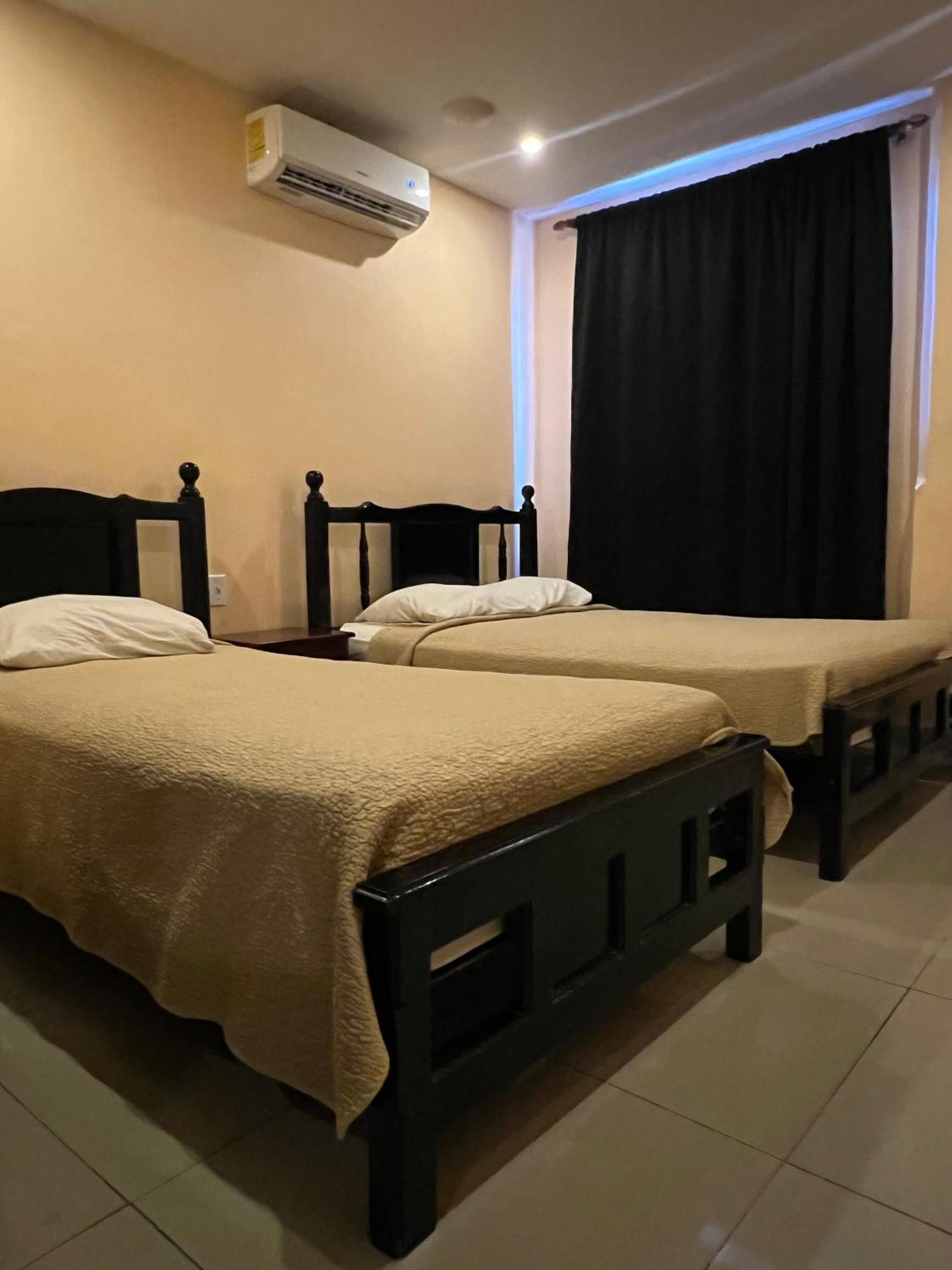 La Cubana Hotel & Suites Colon Buitenkant foto